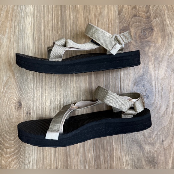 Womens Teva Midform Universal Metallic Champagne Strappy Sandals Size 9 LNC - Picture 6 of 8